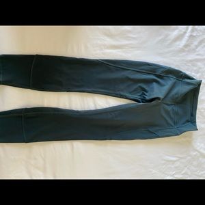 Lululemon in Movement 7/8 tight , EVERLUX 25